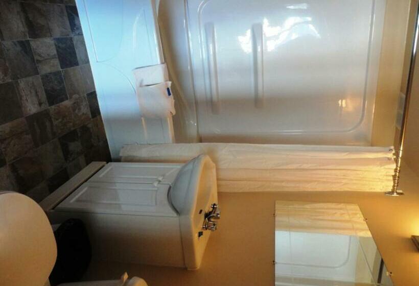 스탠다드 룸 더블 침대 2개, Stratford Motel