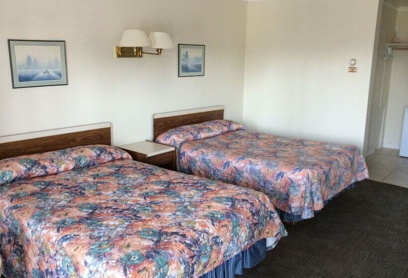 ２ダブルベッドのスタンダードルーム, Embassy Motel