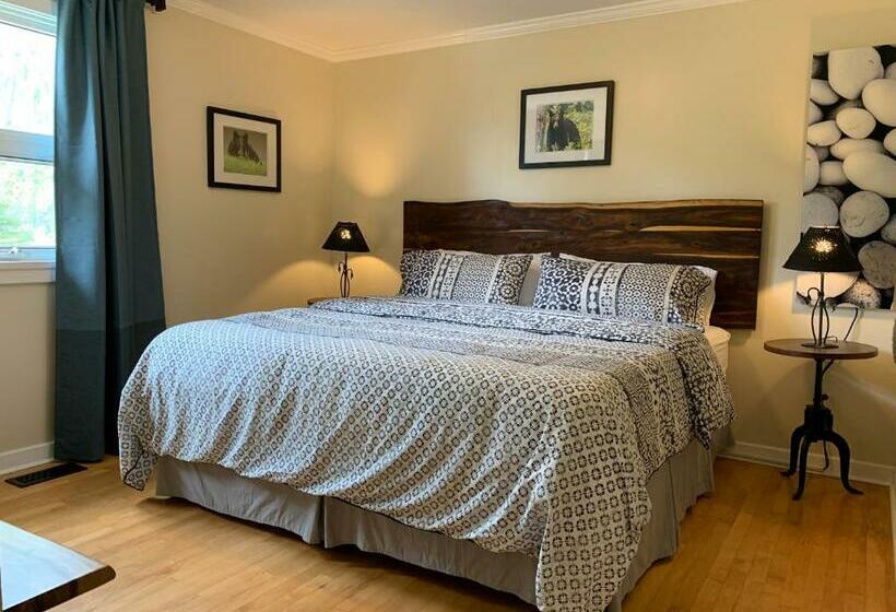 Люкс 2 Спальни, Canadian Rockies Inn   Adults Only