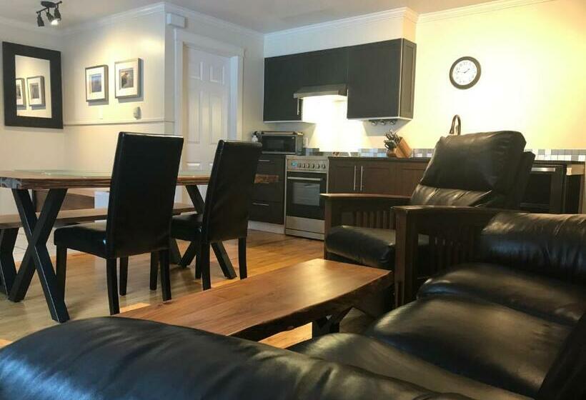 Номер Deluxe Кровать Кинг, Canadian Rockies Inn   Adults Only