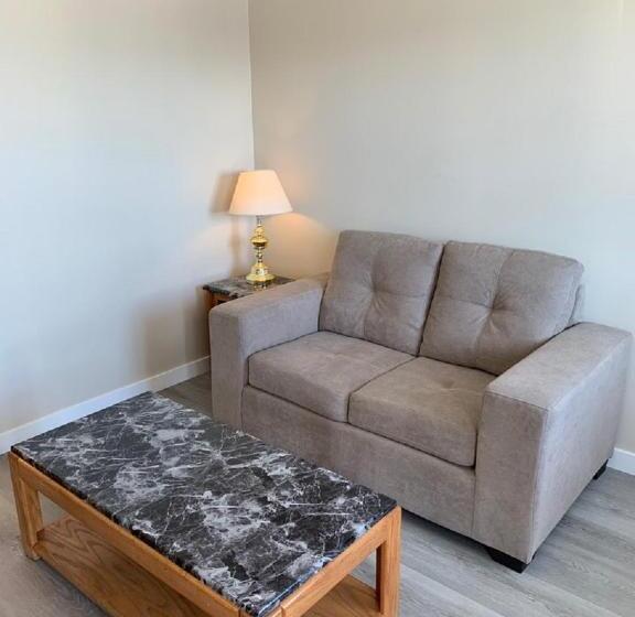 스위트, Red Deer Inn & Suites