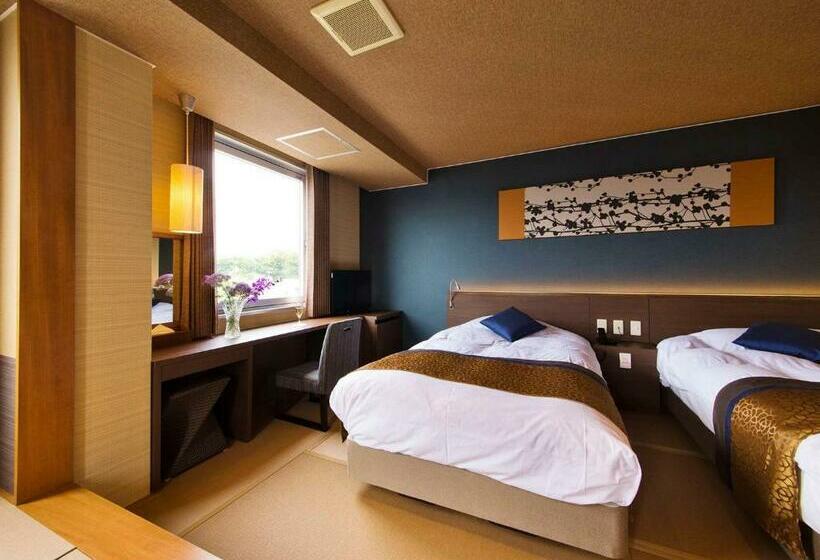 Quarto Familiar, Asahiro