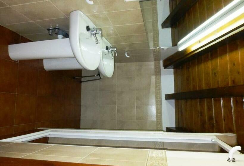 Кровать в Общей Комнате, Albergue Turístico Briz