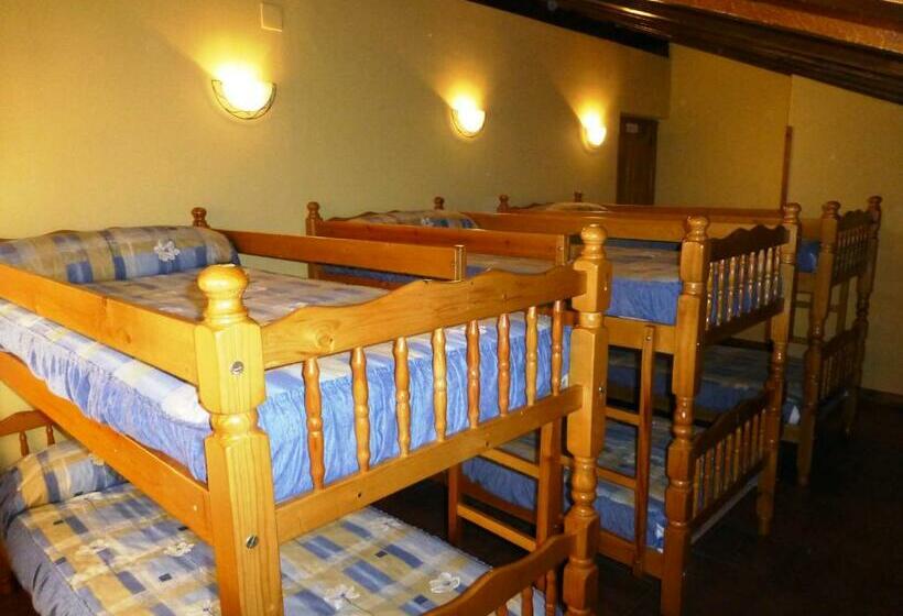 Кровать в Общей Комнате, Albergue Turístico Briz