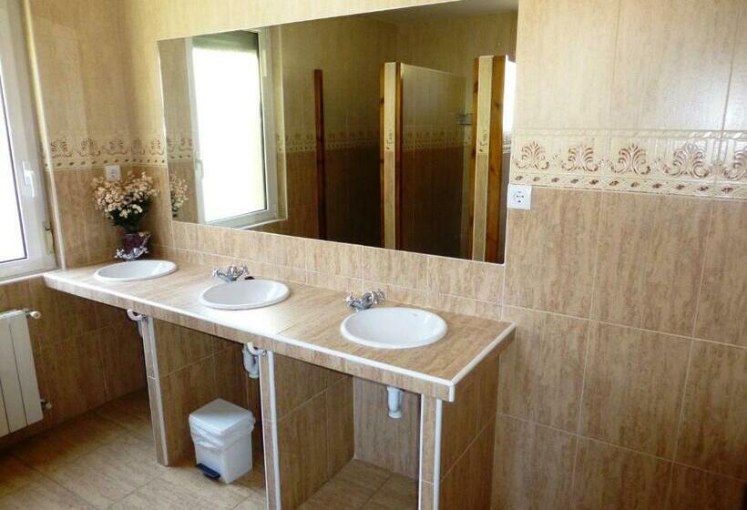 Кровать в Общей Комнате, Albergue Turístico Briz