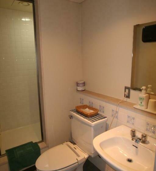 Номер Стандарт Четырехместный Совместный Санузел, Melange