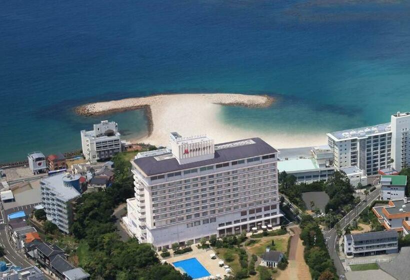 Номер Superior Вид на Сад, Nanki Shirahama Marriott