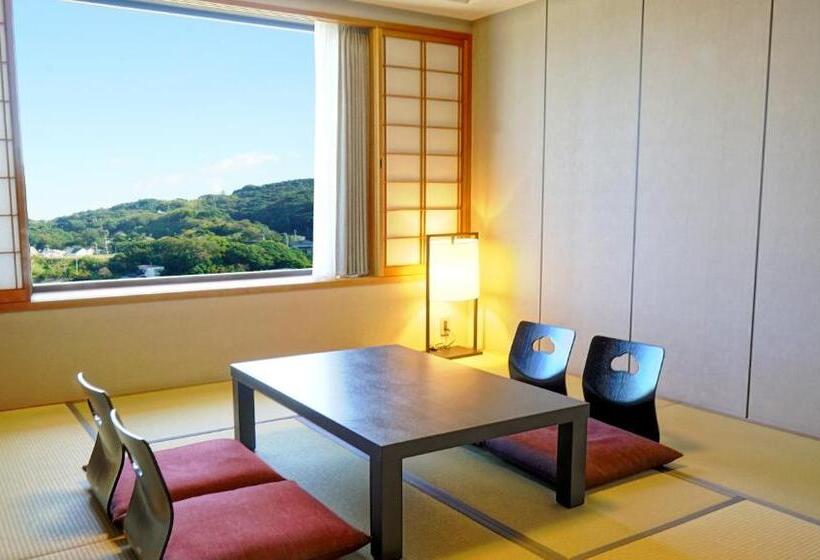Номер Стандарт Вид на Сад, Nanki Shirahama Marriott