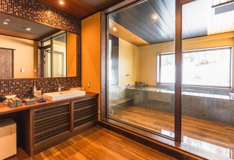 Полулюкс, Tsuta Onsen Ryokan
