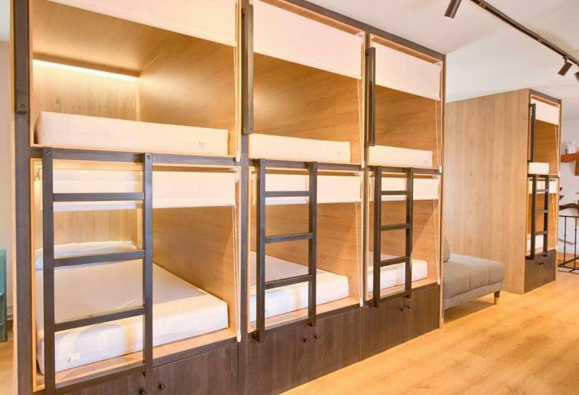 سرير فى غرفة مشتركه, Albergue Lamorena