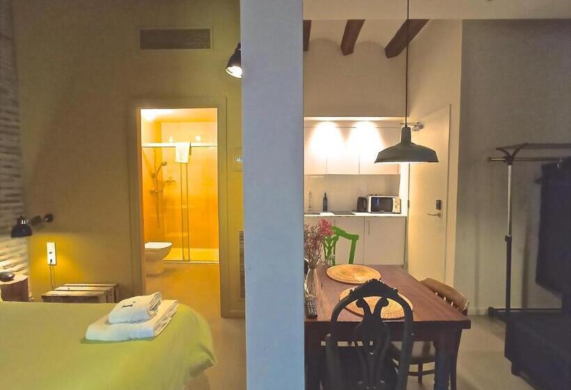 استودیوی استاندارد, Restaurant Lotus Priorat