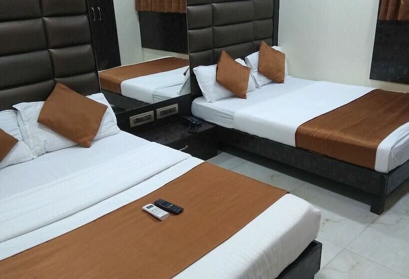 Четырехместный Номер Deluxe, Karishma Dadar