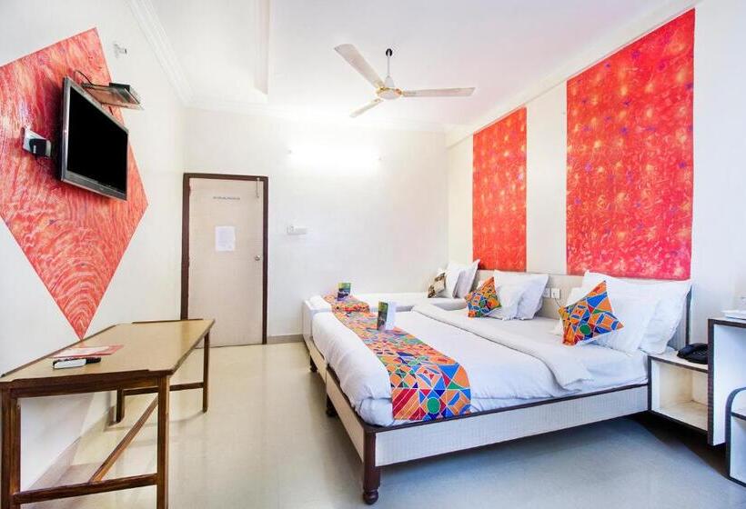 غرفة إدارية ثلاثية, Omni Plaza