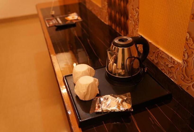 جناح عائلي, Omni Plaza