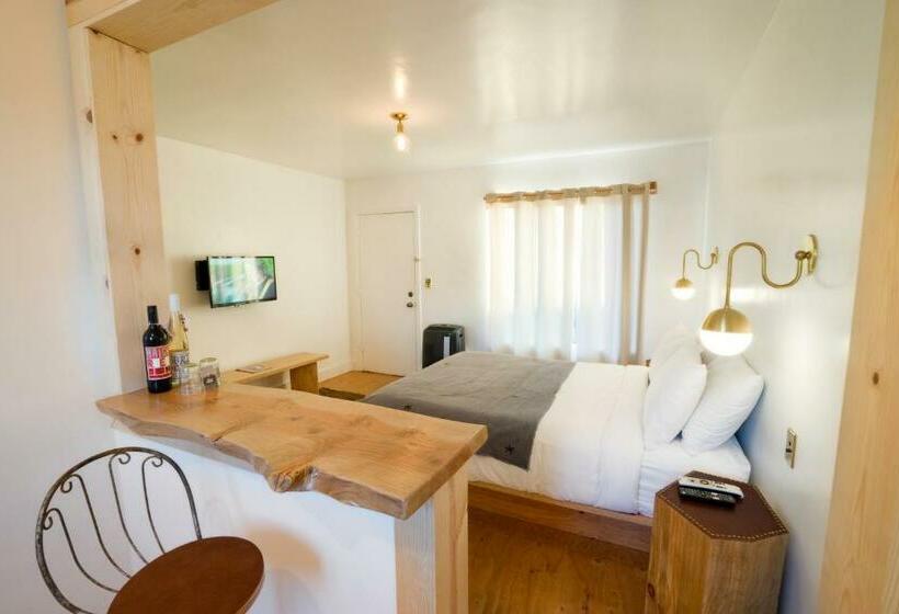 Номер Deluxe, Alamo Motel