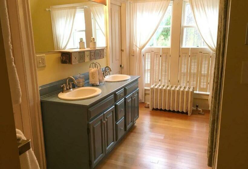 Люкс Повышенной Комфортности, Dream House Country Inn