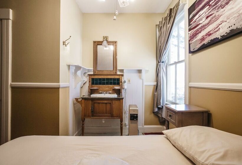 Номер Стандарт, The Hostel California