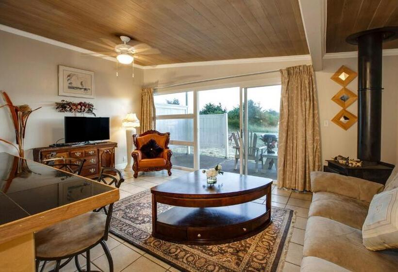 Бунгало Стандарт, Beachwood Condos & Resort