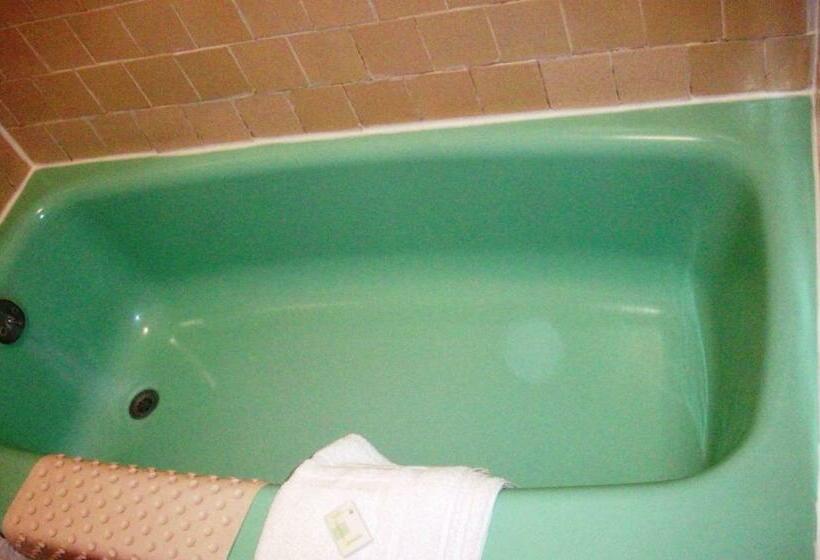 Стандартный Номер Кровать Кинг, Hilander Motel