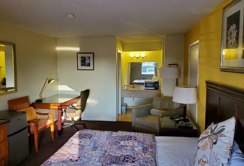 Стандартный Номер Кровать Кинг, Econo Lodge Inn & Suites