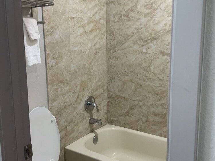 带2个双人床的标准工作室, Value Lodge