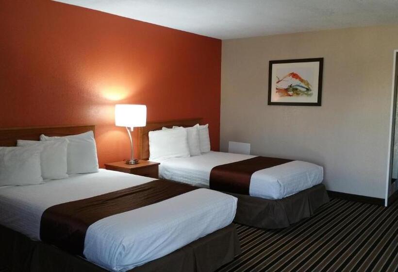 带2个双人床的标准工作室, Westbridge Inn & Suites
