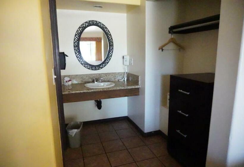 חדר סטנדרט עם מיטת קינג, Casa Bella Inn Downtown La
