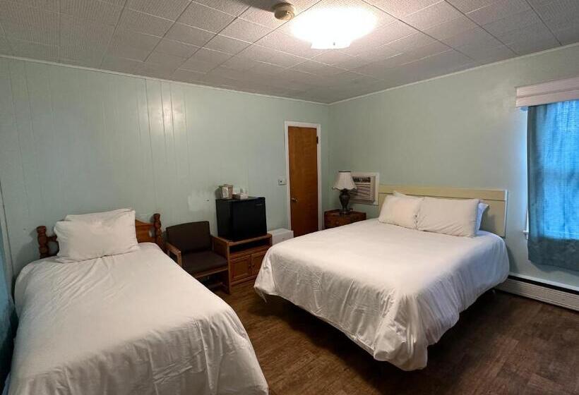 Номер Deluxe, The Colonial Inn & Creamery