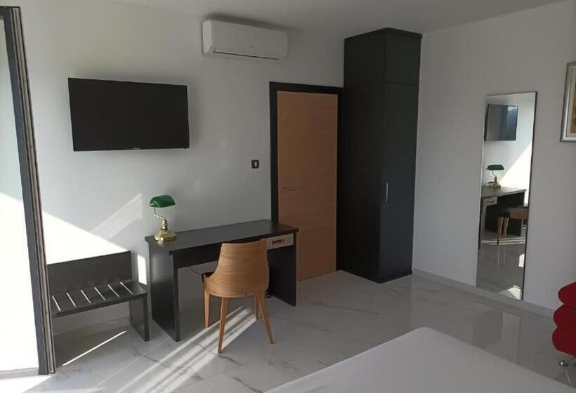 Номер Deluxe с Балконом, Villa Jane Inn
