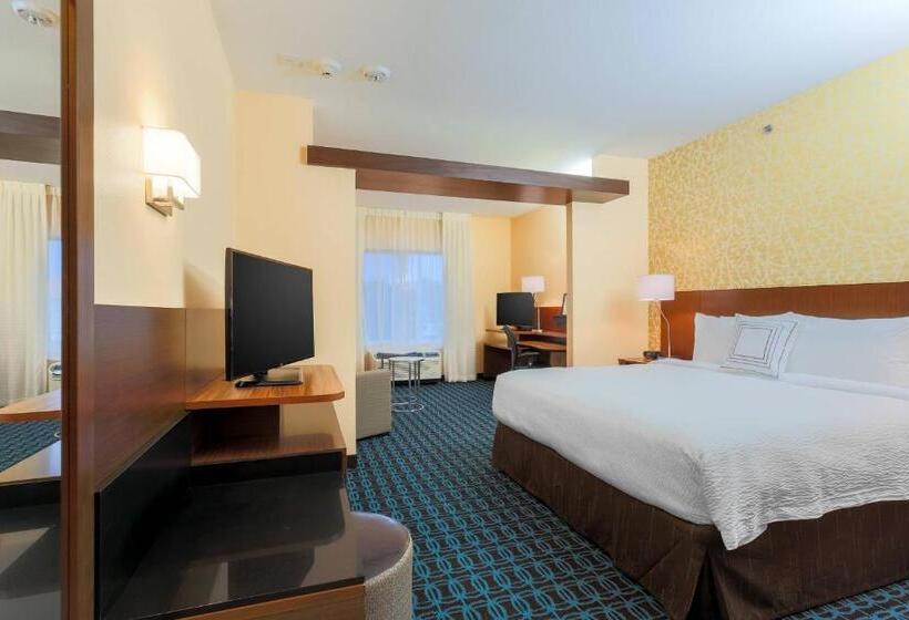 מיטת קינג בסוויטה, Fairfield Inn & Suites By Marriott Cuero