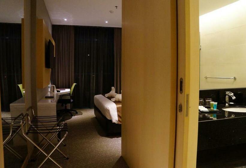 스탠다드 룸 킹사이즈 침대, Greens Hotel & Suites