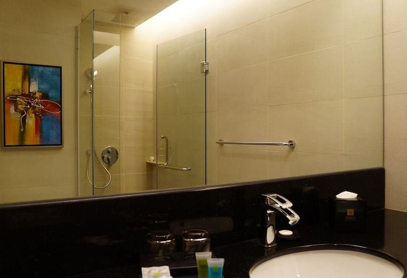 디럭스 룸, Greens Hotel & Suites