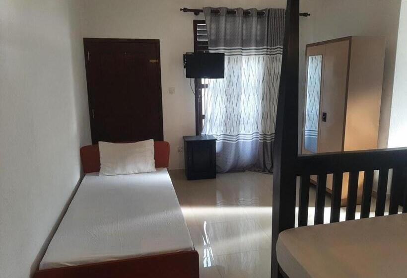 Номер Стандарт Трехместный, Sea Breeze Guest House