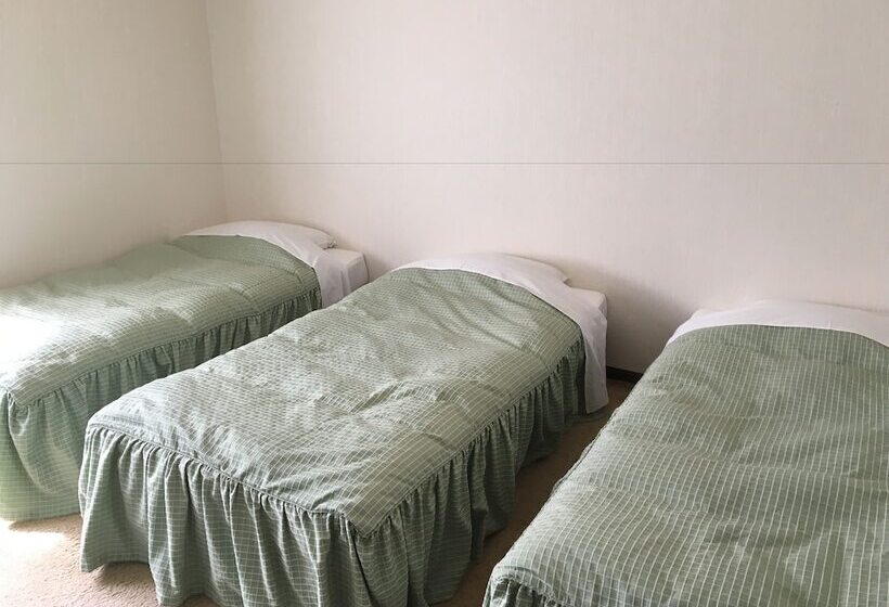 标准三人间共用浴室, Pension Syo