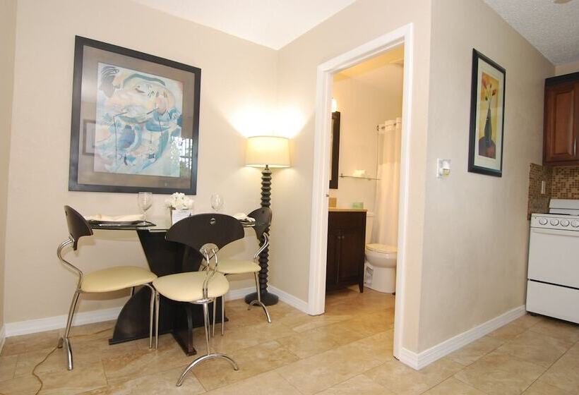 컴포트 스튜디오, Sheridan Suites Apartments