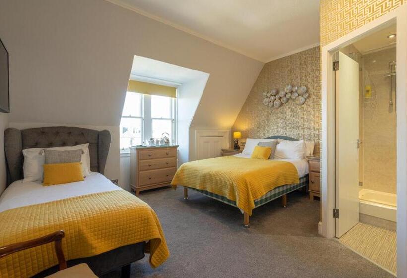 Quarto Triplo Estandar, Kingsley Guest House