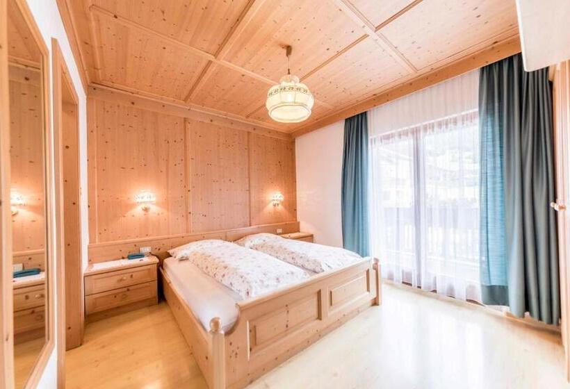 4인용 스탠다드 룸, Garni Hotel Residence Diamant