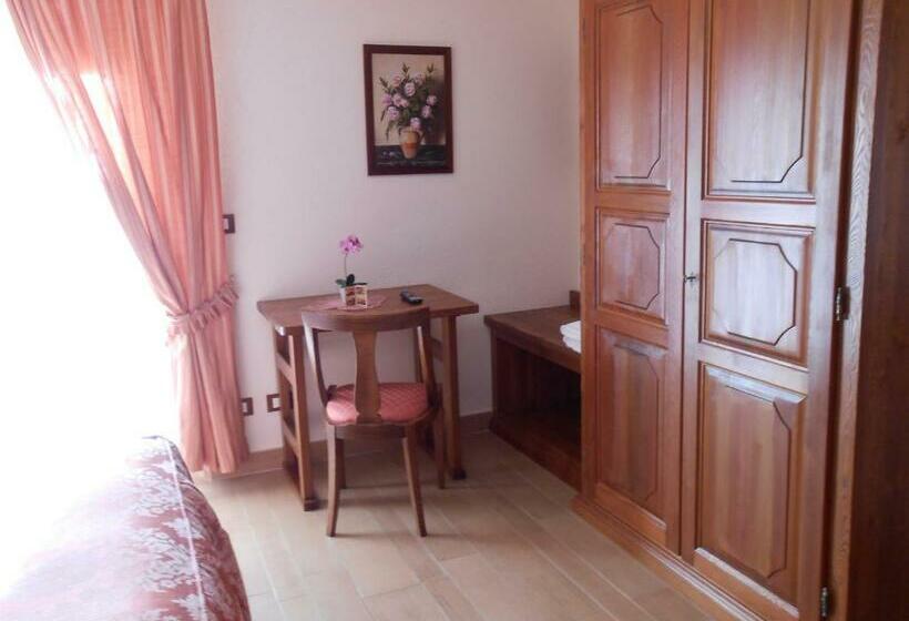 اتاق استاندارد با بالکن, Affittacamere Les Noyers