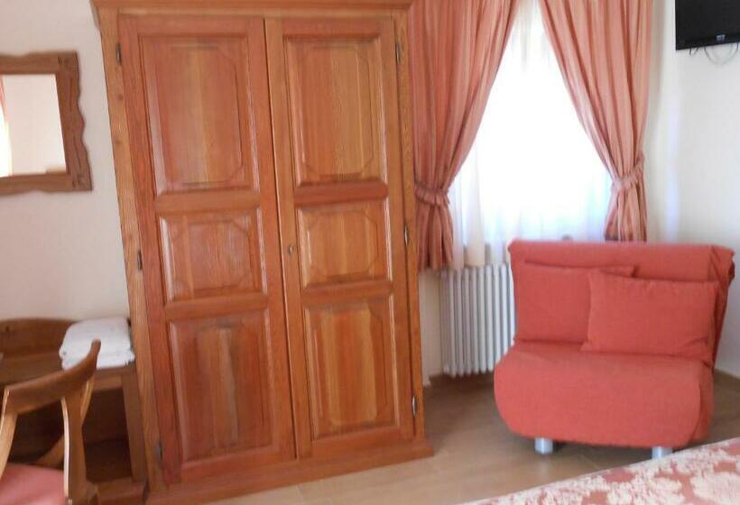 غرفة قياسية مزوَّدة بشُرفة, Affittacamere Les Noyers