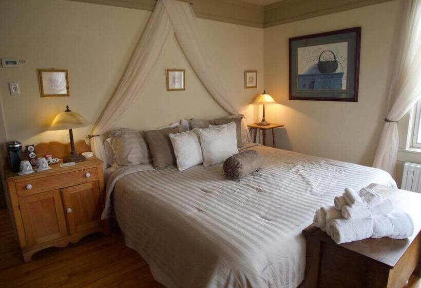 Standard Szoba King Size Bed, Au Manoir De La Rue Merry