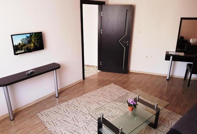 Апартаменты 1 Спальня с Террасой, Central Guest Rooms