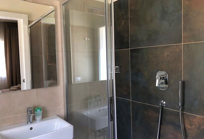 Chambre Triple Standard avec Balcon, Suez