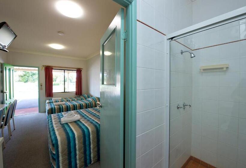 Quarto Quádruplo Estandar, Lamington Hotel Motel   Detached Motel
