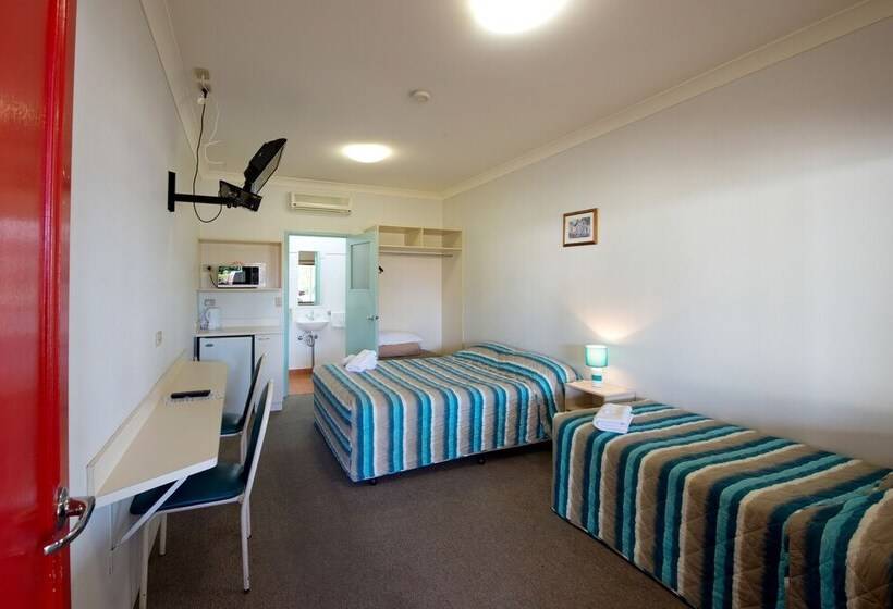 Quarto Triplo Estandar, Lamington Hotel Motel   Detached Motel