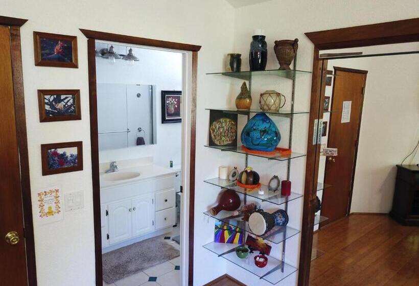 Люкс Deluxe Кровать Кинг, Hawaiian Ohana Home