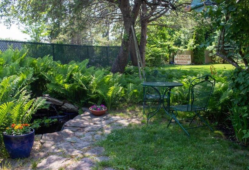 Люкс, Bourne Bed And Breakfast