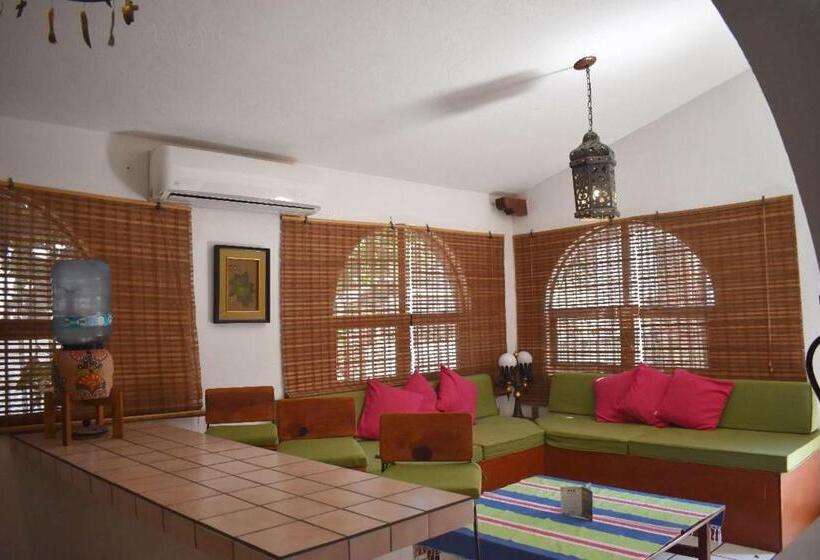 マスタースイートルーム, Casa Alvarada