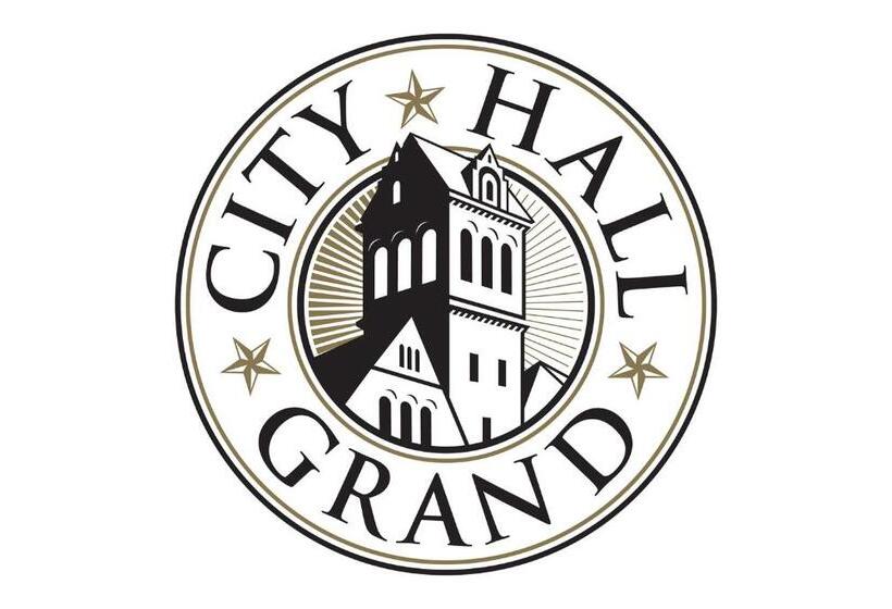 Студия Deluxe, City Hall Grand