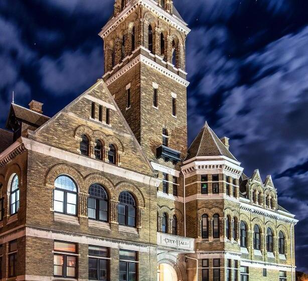 Студия Стандарт, City Hall Grand