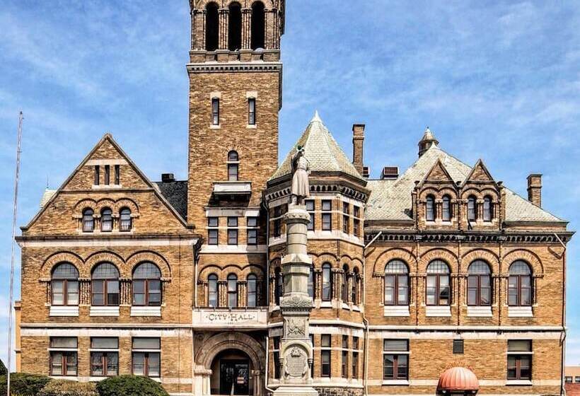 Трежместный Номер Economy, City Hall Grand